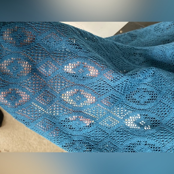 Teal blue dress with lace overlay and 3/4 puff sleeves - Picture 2 of 8